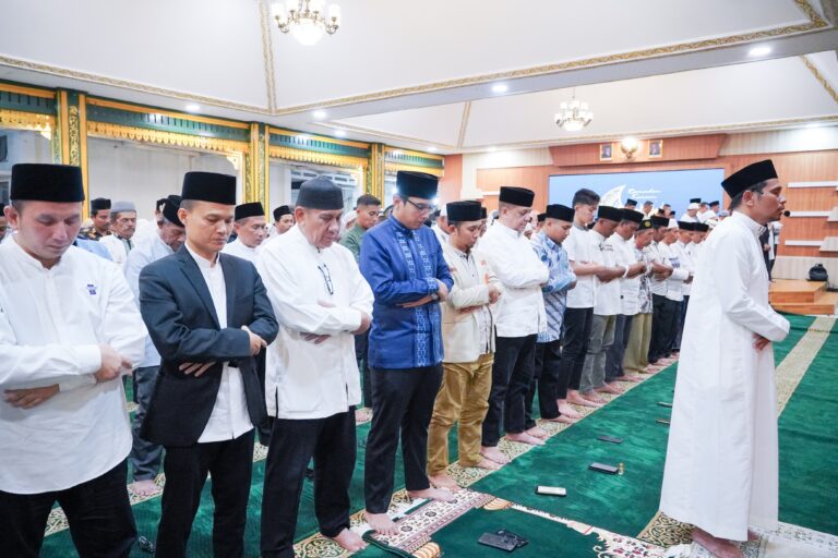 Salat Tarawih Bersama Jajaran Sunggal, Rico Waas: Satukan Frekuensi Bangun Medan