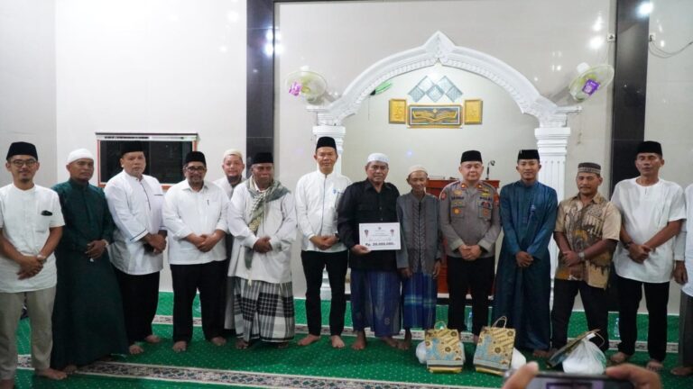 Bupati Langkat Sebar Tim Safari Ramadan, Sekda Salurkan Bantuan di Masjid Al Huda Stabat