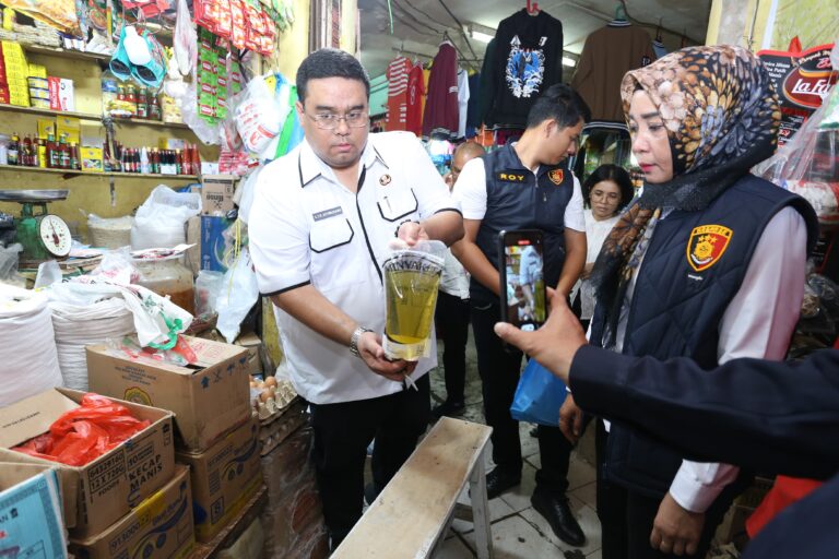 Pastikan Tidak Ada Kecurangan, Tim Satgas Pangan Polda Sumut Sidak MINYAKITA di Pasar Medan