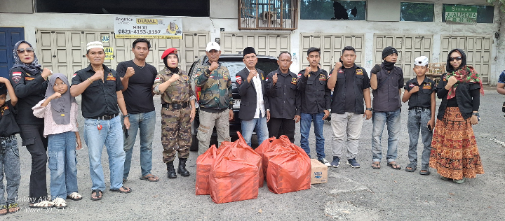 Berkah Ramadan, Keluarga Besar PAC Grib Jaya Medan Petisah Bagi-bagi Takjil