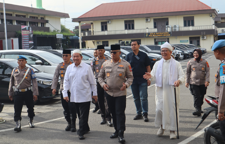 Kapolrestabes Medan Berikan Tausiyah Ramadan dan Takjil kepada Tahanan