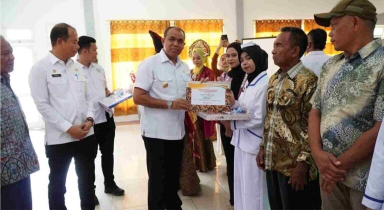 Hadiri Capping Day Akbid Langkat, Pj. Bupati Faisal Hasrimy: Layani Masyarakat Dengan Senyuman