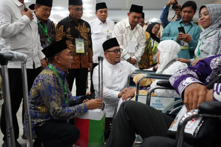 Lepas Kloter 2, Wakil Kepala BP Haji Tekankan Nilai Sosial Dalam Ibadah Haji