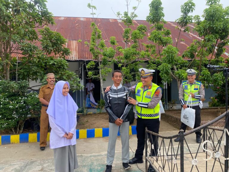 Kasat Lantas AKP Jonni Berikan Edukasi Tentang Tertib Berlalulintas