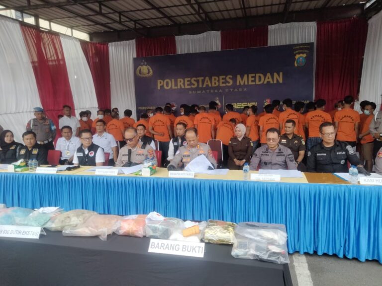 Kapolrestabes Medan Musnahkan Sabu 12 Kg dan Inex 18.865 Butir Dengan Cara Dibakar
