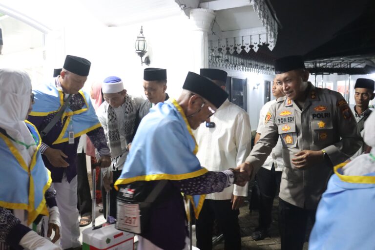 Kapolres Hadiri Pelepasan Jemaah Calon Haji Kota Tanjungbalai Tahun 1446H/ 2025M