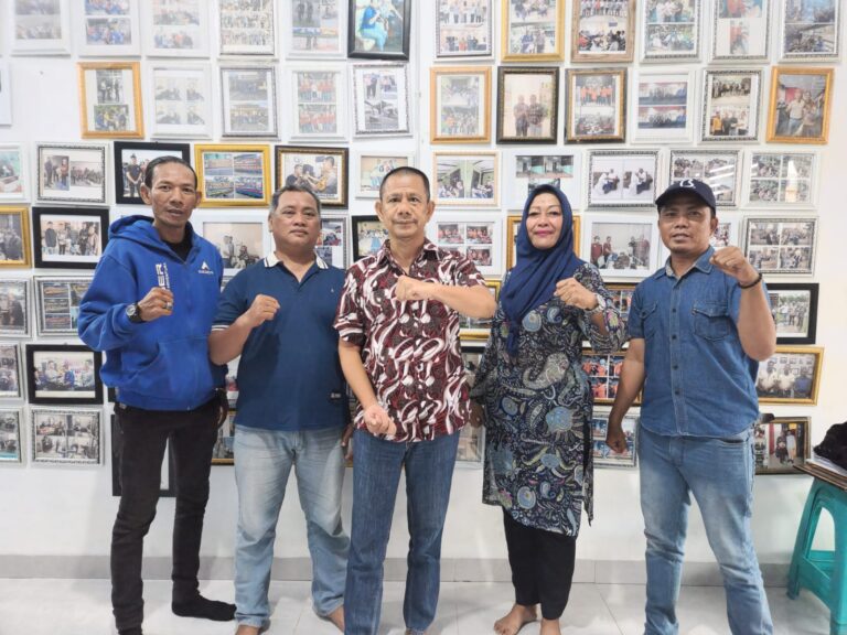 Ketua Pewarta Polrestabes Medan Berbagi Sembako Kepada Pengurus dan Anggota