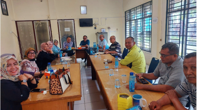 Panitia Family Gathering PWI Sumut membahas pelaksanaan kegiatan.