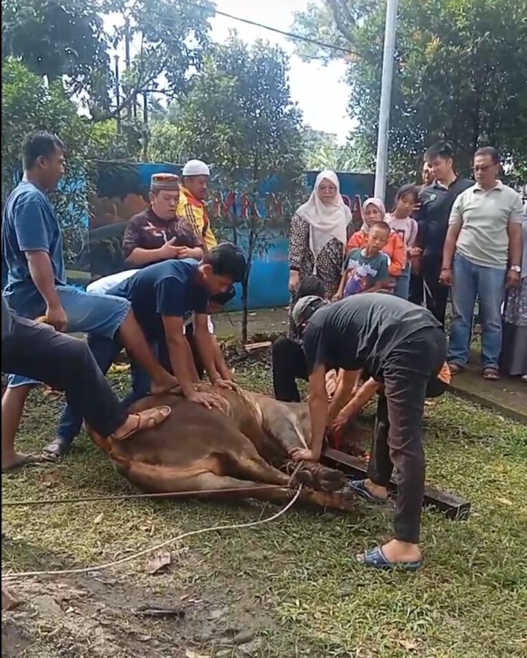 Warga SMKN 9 Medan Berkurban Wujudkan Kepedulian Sosial