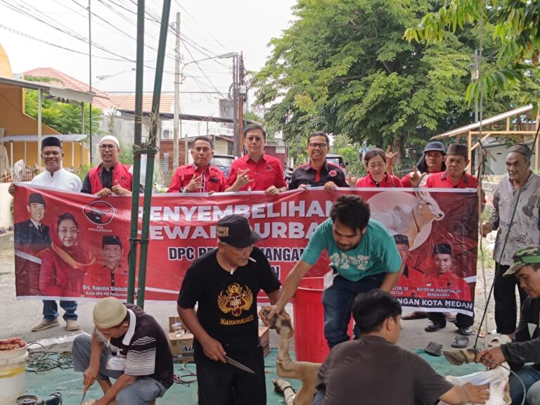 Gelorakan Semangat Gotong Royong, DPC PDI Perjuangan Medan Qurban di 4 Lokasi