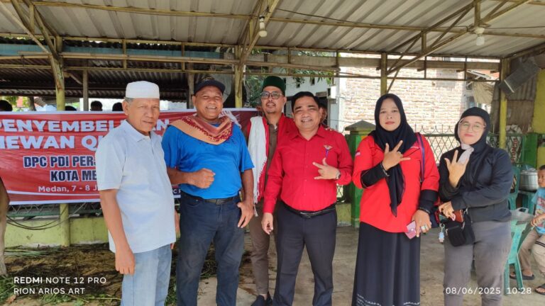 PAC PDI Perjuangan Medan Labuhan Salurkan Lembu Qurban
