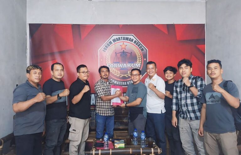 Aris Rinaldi Nasution Serahkan SK Pengurus Forwakum Sergai Periode 2025–2028