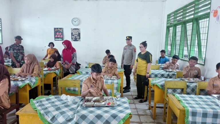 Perkuat Kolaborasi, TNI-Polri dan Forkopimcam Tanjung Beringin Laksanakan Program Makan Bergizi Gratis