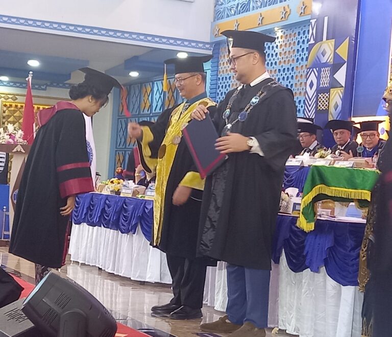 Rektor Lantik 1.090 Wisudawan UMA Jadilah Job Creator