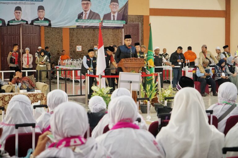 Wali Kota Medan Sambut Kepulangan Jemaah Haji Kloter 9