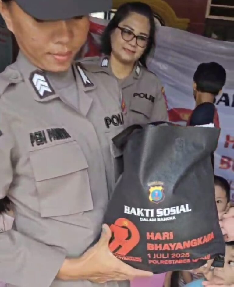 Sambut HUT Bhayangkara ke-79 Tahun, Polsek Medan Tuntungan Bagikan Bansos