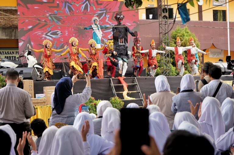 Siswa Al-Hikmah Marelan Unjuk Kreativitas, Wali Kota Medan Tertarik Buatkan Video Klip