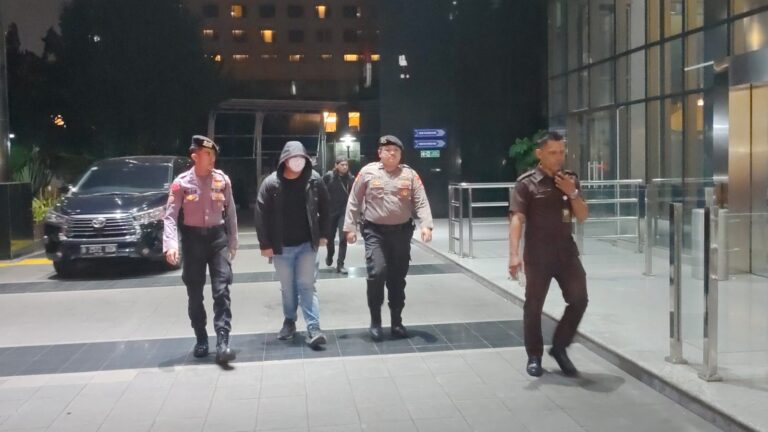 KPK OTT Anak Buah Bobby Terkait Proyek Pembangunan Jalan  di Madina