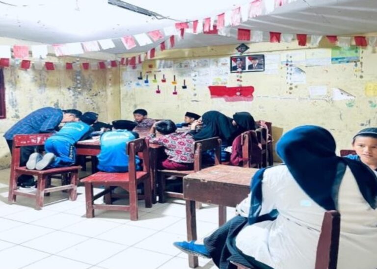 Menyemai Ilmu di Balik Dinding Lusuh: Asa Anak Desa Ujung Teran Mengejar Pendidikan