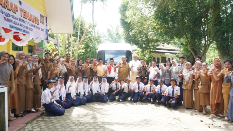 Bupati Langkat Syah afandin Serahkan Bus Sekolah Gratis, Komitmen Tingkatkan Akses Pendidikan