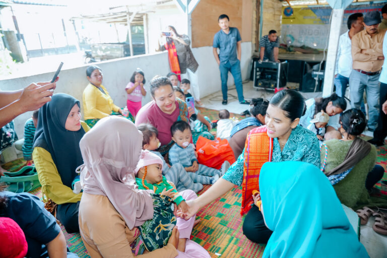 Ketua TP PKK Sumut Kahiyang Ayu Tinjau Posyandu, Pastikan Layanan Kesehatan dan Pemberdayaan di Desa Berjalan Baik
