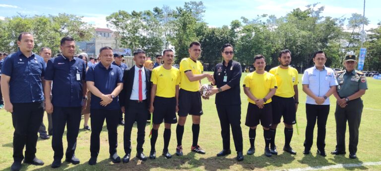 Rico Waas Buka Turnamen Sepak Bola SMP Kota Medan