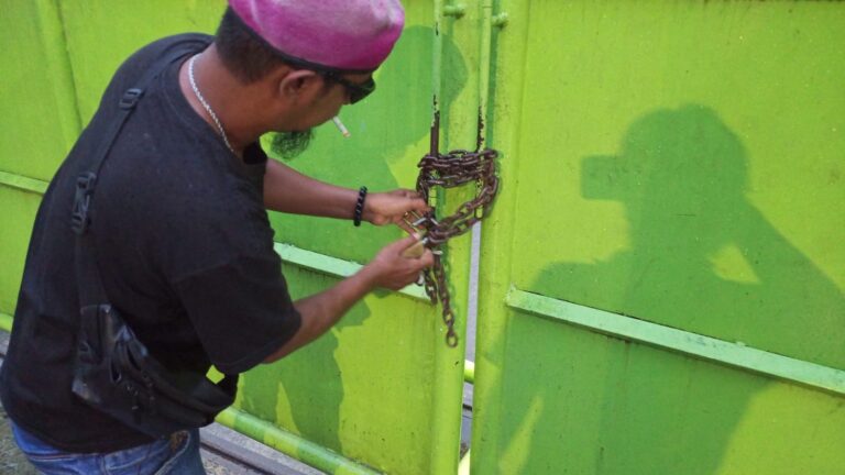 Lapor Pak Polisil!! Oknum LSM Tutup Paksa Gudang Angkutan di Jalan Krakatau