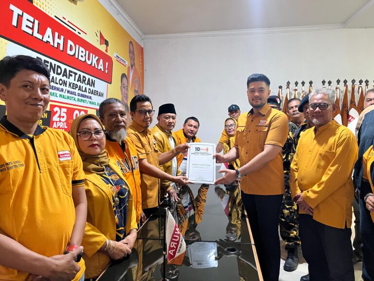Didampingi Ketua DPC Medan Hingga Humbahas,  El Adrian Shah Serahkan Berkas Siap Pimpin Kembali Hanura Sumut
