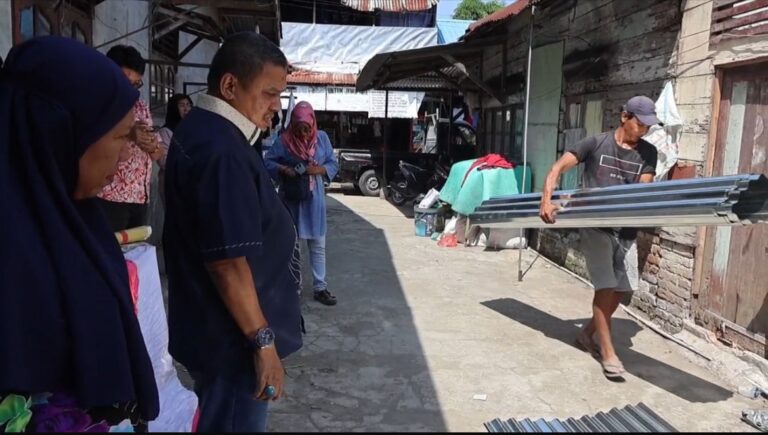 Nanda Ramli Beri Bantuan Perbaikan Rumah untuk Warga Korban Angin Puting Beliung