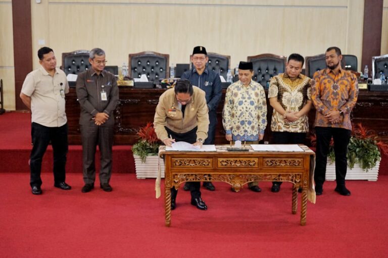 Wali Kota Tandatangani Nota Kesepakatan KUA dan PPAS Rancangan Perubahan APBD