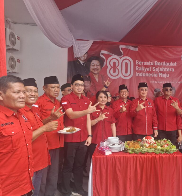 DPC PDI Perjuangan Medan Peringati HUT ke – 80 RI, Potong Tumpeng dan Berbagai Perlombaan Digelar Semarakkan Kermedekaan