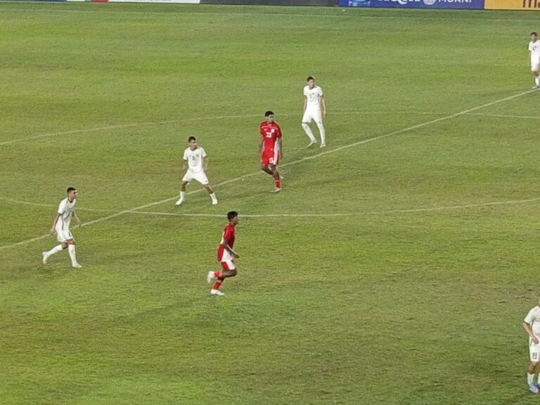 Gol Dingin Dimas Membawa Timnas U-17 Unggul di Babak Pertama Lawan Uzbekistan