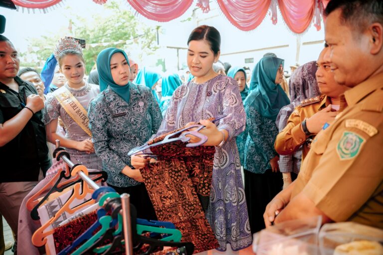 Kahiyang Ayu Ajak Kader Posyandu Padanglawas, Terus Sosialisasikan Pentingnya Deteksi Dini Kanker Leher Rahim