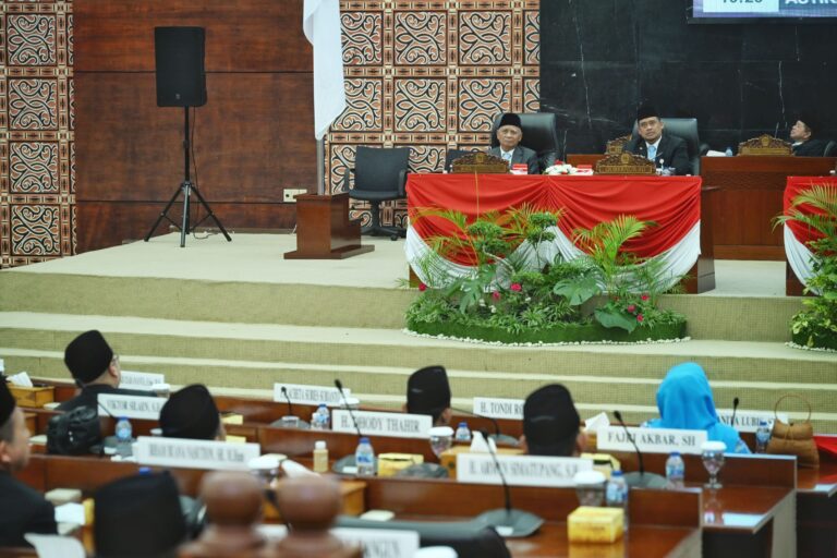 Gubernur Sumut Bobby Nasution dan Wagub Surya Dengarkan Pidato Presiden RI dalam Rangka HUT ke-80 RI