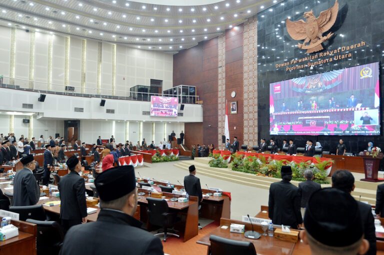Gubernur Sumut Bobby Nasution dan Wagub Surya Dengarkan Pidato Presiden RI Tentang R-APBN 2026