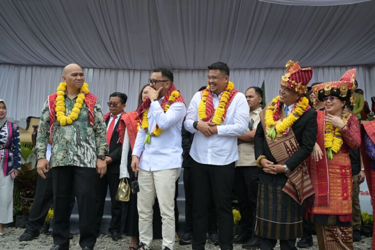 Buka Festival Pesta Bunga dan Buah Tanah Karo 2025, Gubernur Bobby Nasution Disambut Meriah Warga