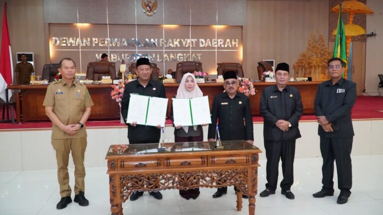 Bupati Langkat Hadiri Pengesahan P-APBD 2025, Tekankan Efisiensi Anggaran