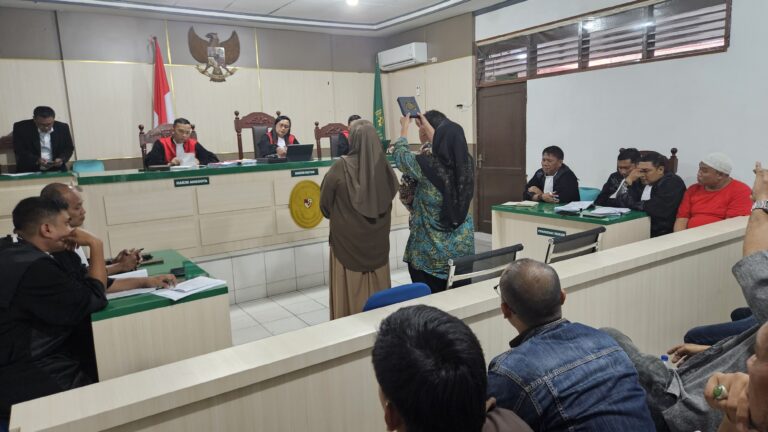 Kesaksian Kepling Bantah Klaim Polisi Soal Penangkapan R Ahmadi