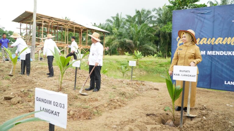 Pemkab Langkat Dukung Program Asta Cita Presiden Lewat Penanaman 360 ribu Pohon Kelapa