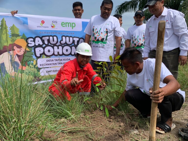 EMP Gebang Bersama Kelompok Tani Hutan dan Nelayan Bersatu Desa Tapak Kuda Gelar Penanaman Pohon dan Mangrove
