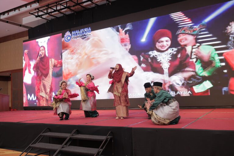 Meriahnya Resepsi Hari Kebangsaan dan Hari Malaysia 2025