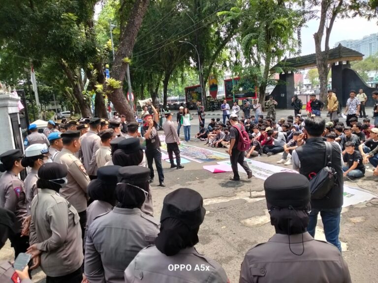 Ratusan Massa Desak Pemerintah Hentikan Operasional PT TPL
