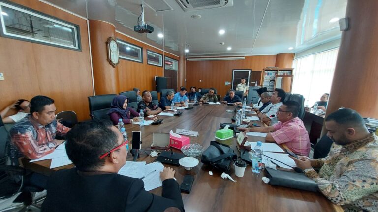 Dewan Minta Pemko Bongkar Bangunan Pagar Besi di Jalan Amal Medan Sunggal