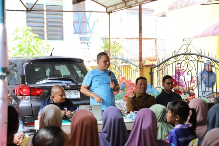 Bantu Masyarakat Kota Sibolga, Bakhtiar Sibarani Gelar Pasar Murah untuk 10 Ribu Paket Sembako
