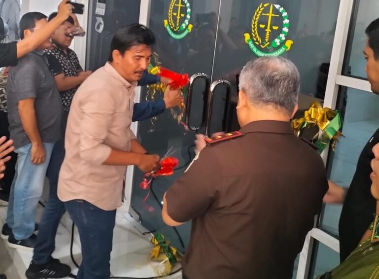 Ketua Forwakum Sampaikan Apresiasi, Kajati Sumut Resmikan Ruang Press Conference