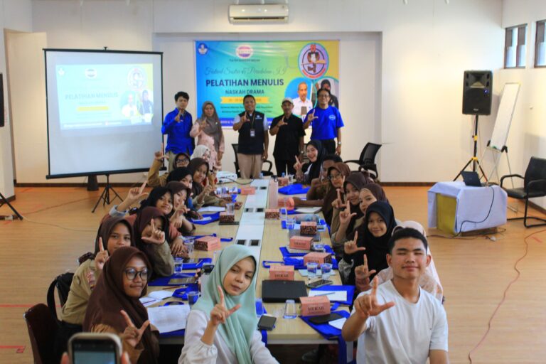 Pelatihan Menulis Naskah Drama Mulai Festival Sastra dan Peradaban II Teater GENERASI