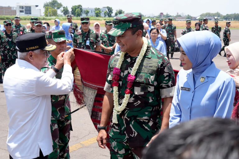 Kunker ke Lanud Soewondo, Wagub Sumut Surya Sambut Kedatangan KASAU Marsekal TNI M Tonny Harjono