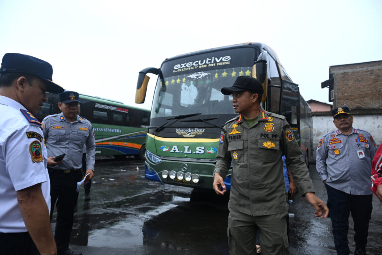 Melanggar Kententraman dan Ketertiban Umum, Satpol PP dan Dishub Tertibkan Angkutan Travel di Jalan SM Raja dan Jamin Ginting