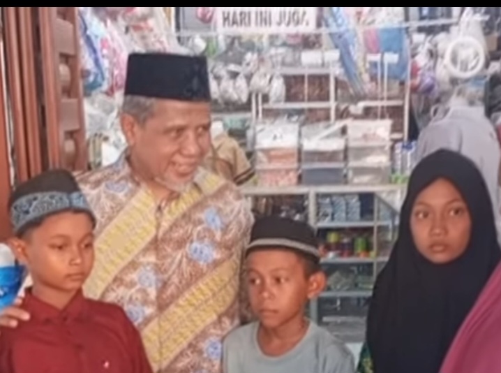 Gegara Rekaman CCTV, Senator M. Nuh Datangi Bocah SD di Cinta Rakyat