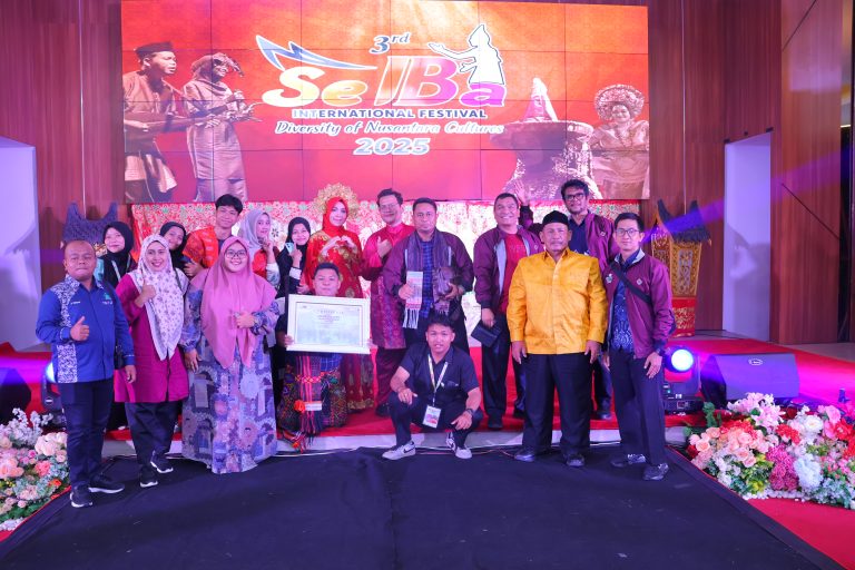 UINSU Persembahkan Harmoni Seni di 3rd SEIBA International Festival 2025